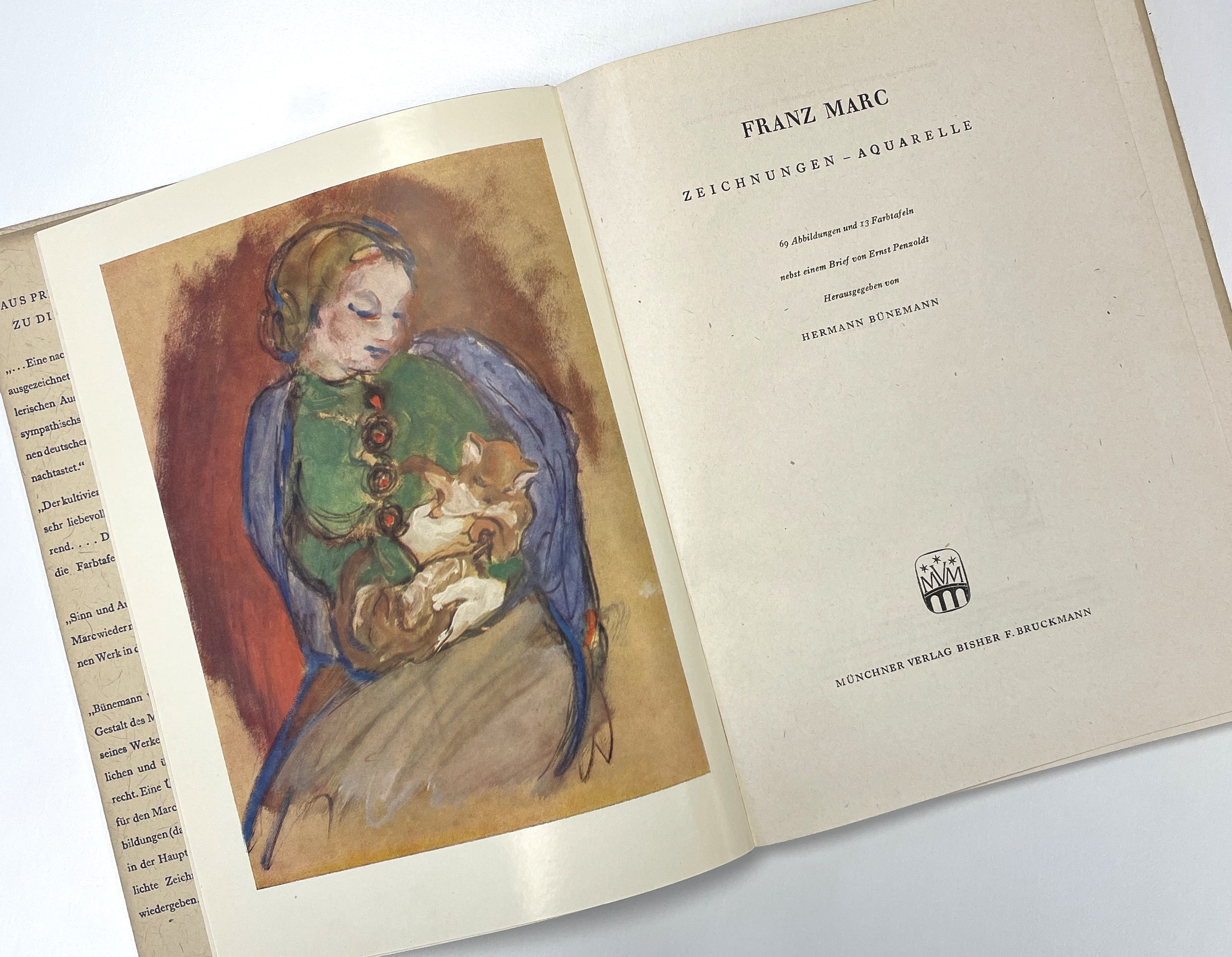 Foto der Monografie "Hermann Bünemann (Hrsg.): Franz Marc, München 1948" mit einer Abbildung von "Mädchen mit Katze" von Franz Marc.